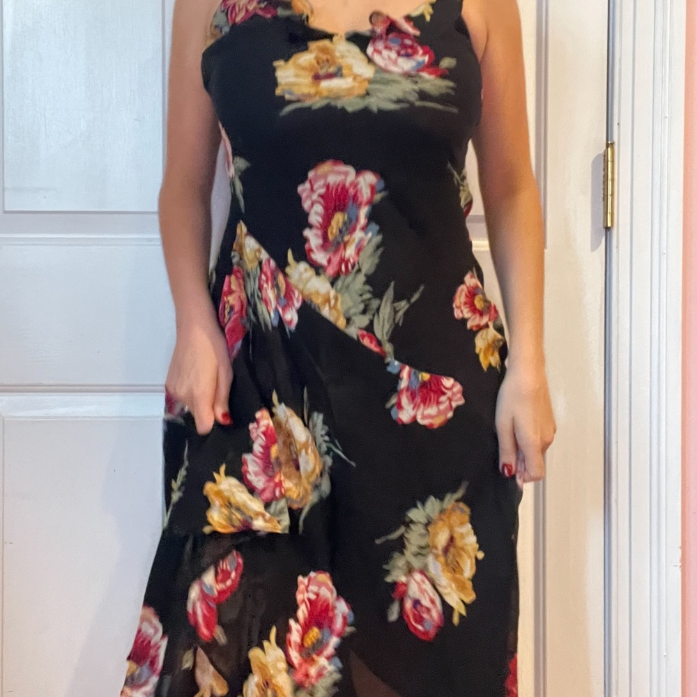Vintage 90s/early 00s black/floral print midi dress in a size 0/2.